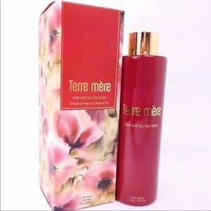 Tea tree and aloe anti-aging toner from Terre Mere